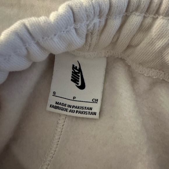 Nike Classic White Joggers - Picture 2 of 2